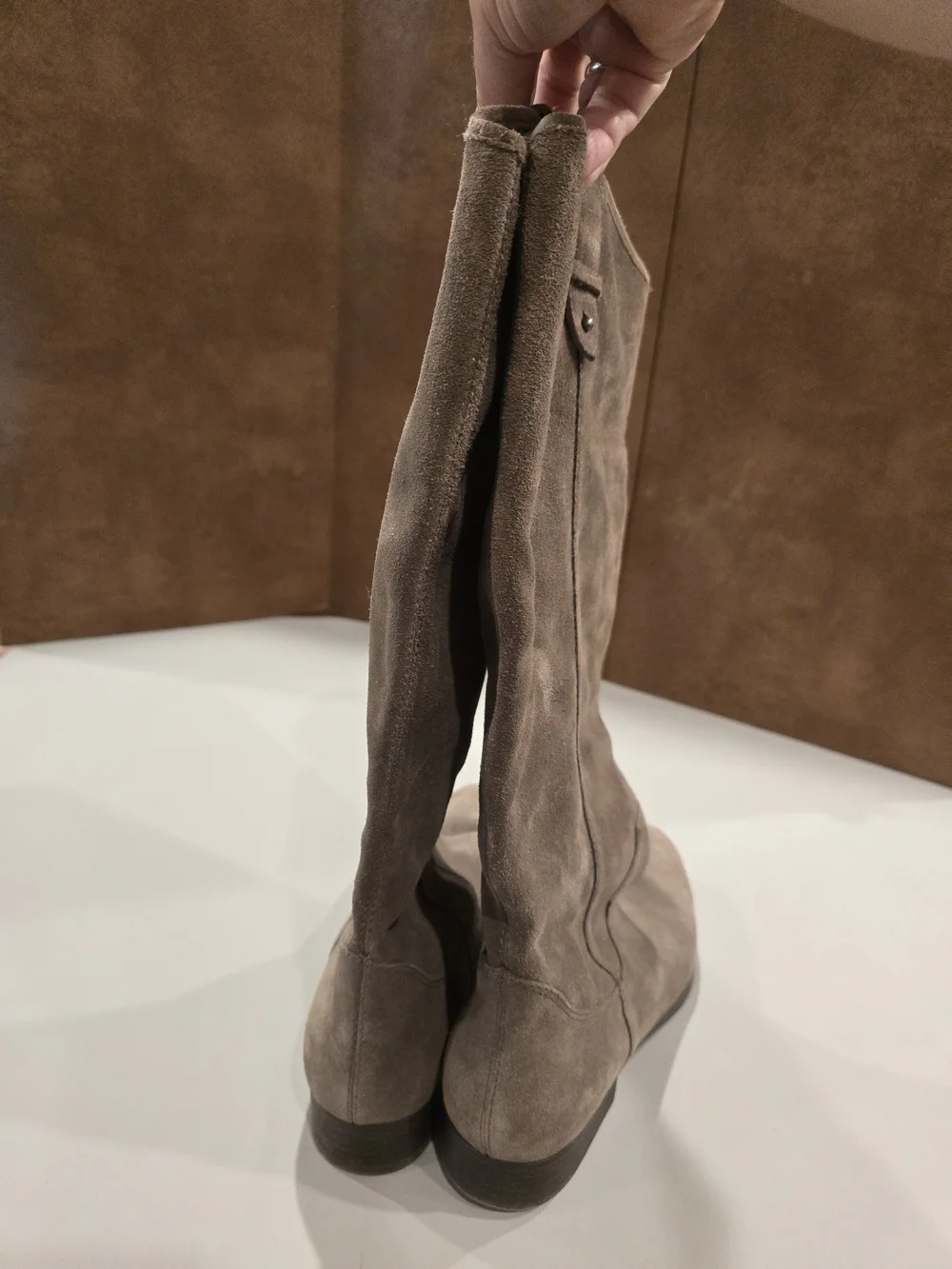 FRYE AND CO. Suede Leather Boots in Color Elephant Pull On